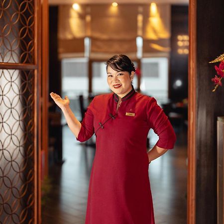 Hotel Sofitel Cairo Downtown Nile Exteriér fotografie A hotel hostess in Vietnam