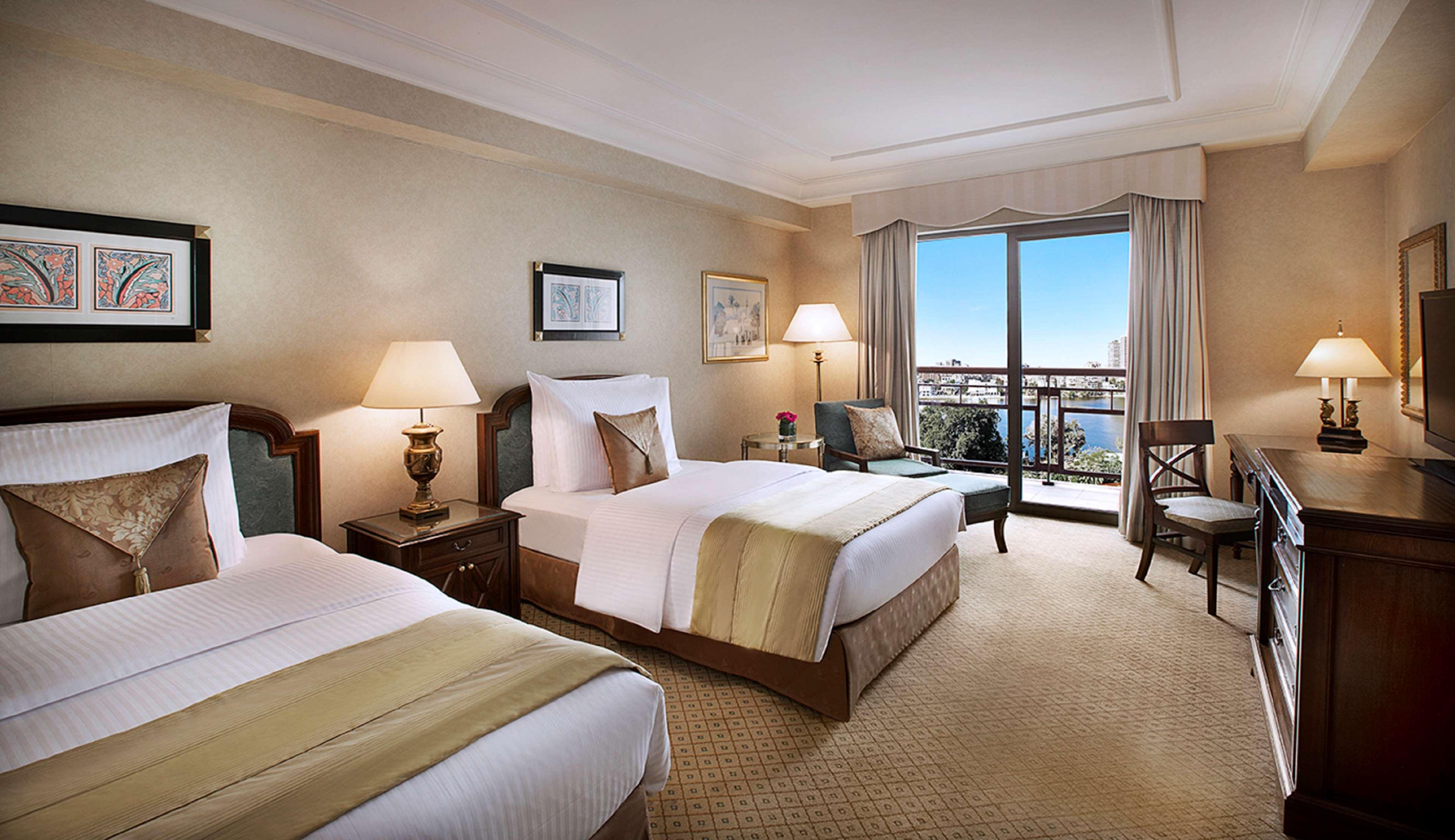 Hotel Sofitel Cairo Downtown Nile Exteriér fotografie A guest room at the Conrad Hilton Cairo