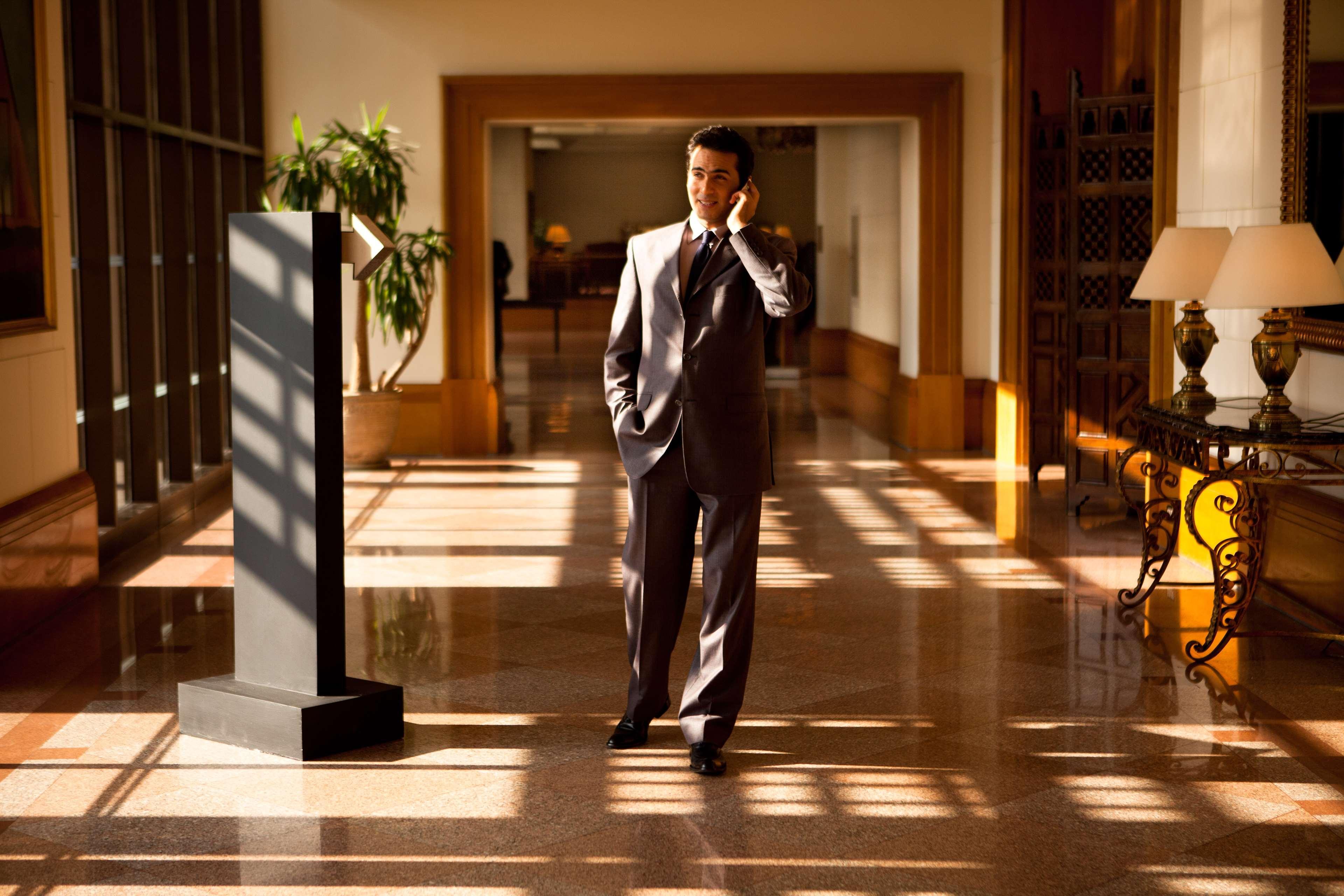 Hotel Sofitel Cairo Downtown Nile Exteriér fotografie A business traveller