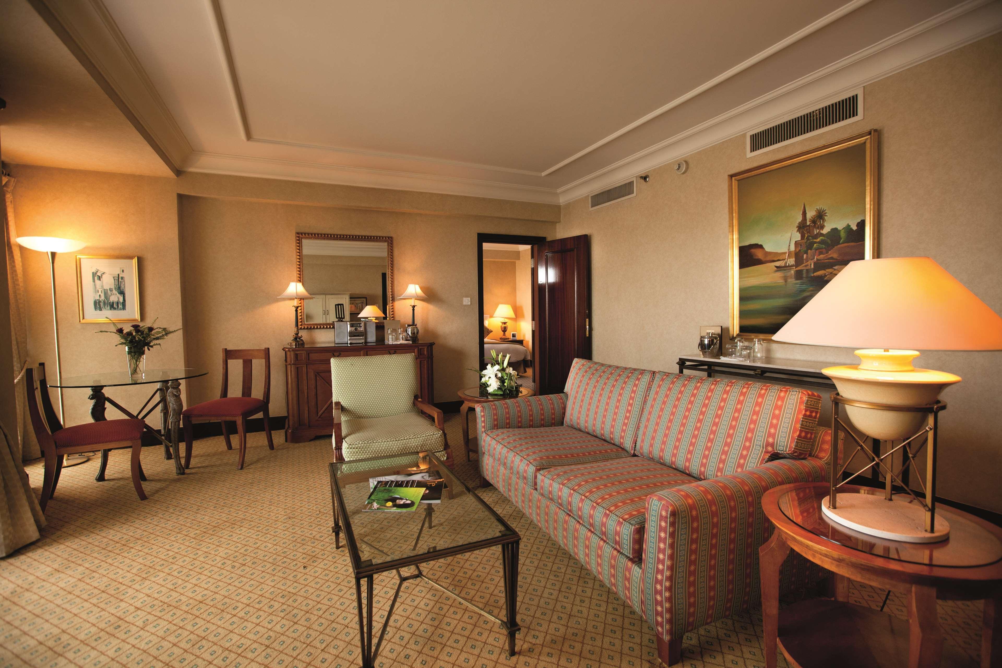 Hotel Sofitel Cairo Downtown Nile Exteriér fotografie A suite at the Four Seasons Hotel, Cairo