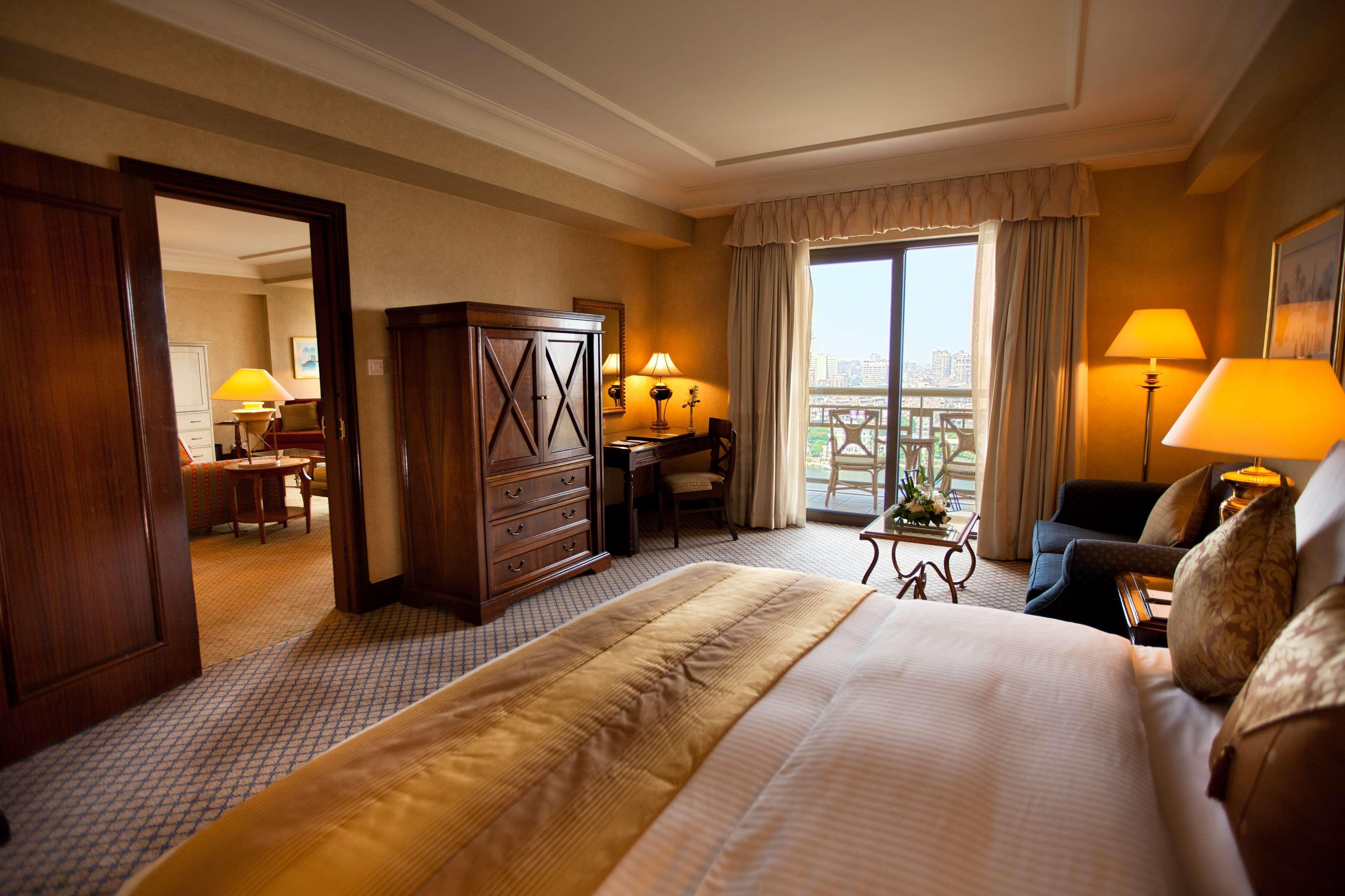 Hotel Sofitel Cairo Downtown Nile Pokoj fotografie A suite at the Four Seasons Hotel, Cairo