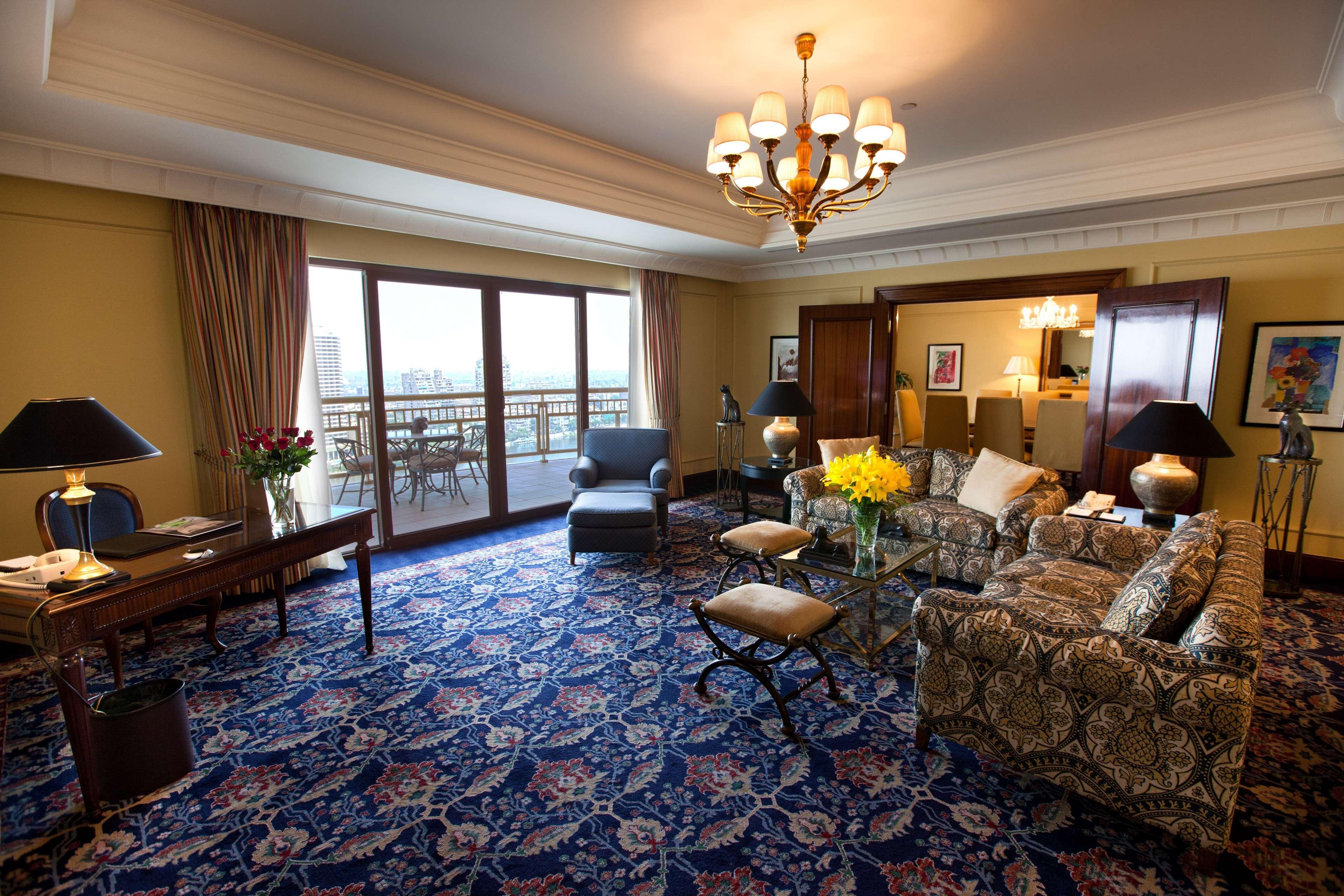 Hotel Sofitel Cairo Downtown Nile Pokoj fotografie A suite at the InterContinental
