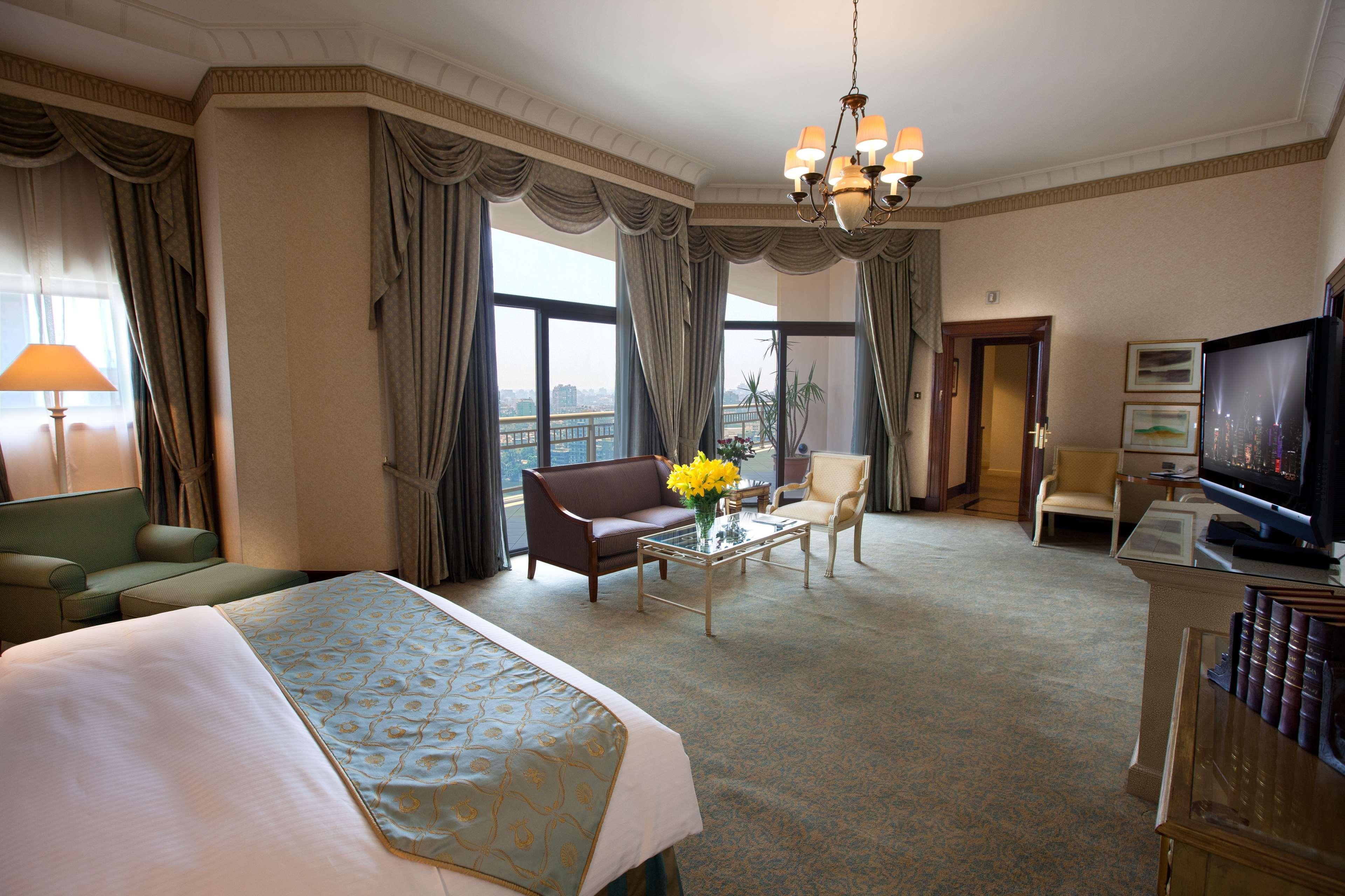 Hotel Sofitel Cairo Downtown Nile Exteriér fotografie A suite at the hotel