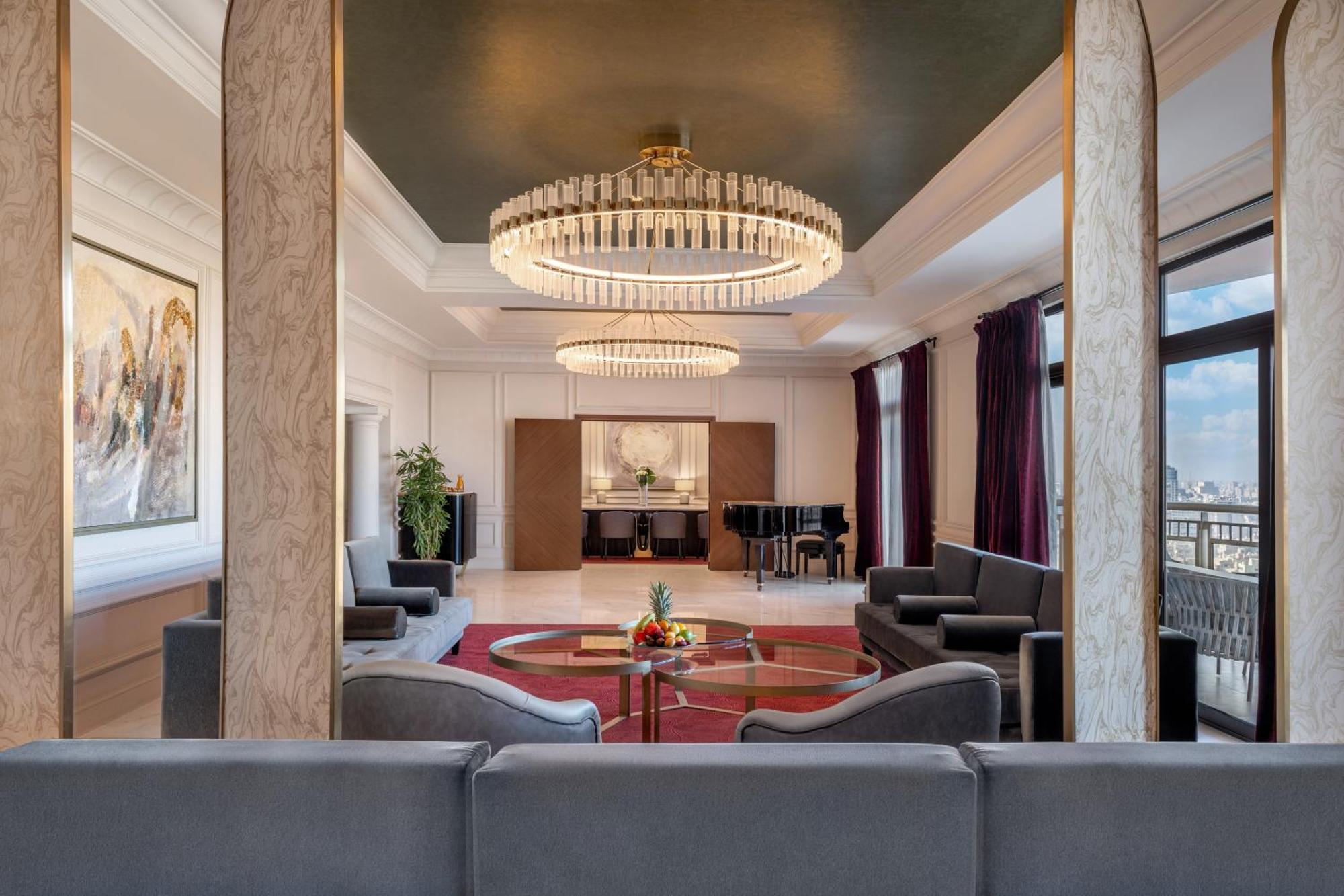 Hotel Sofitel Cairo Downtown Nile Exteriér fotografie The 19th-floor Sky Lounge