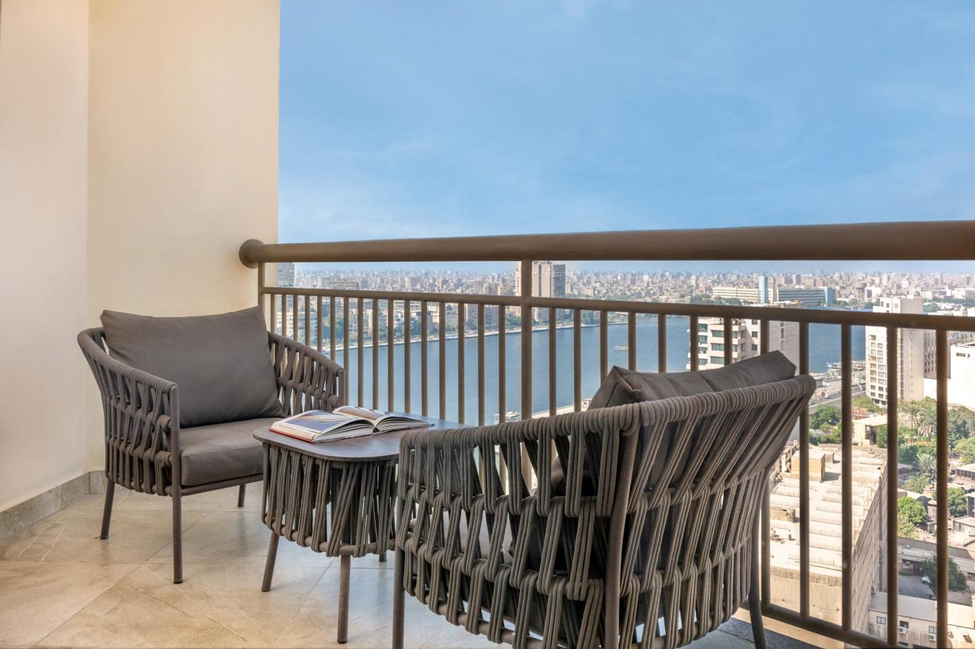 Hotel Sofitel Cairo Downtown Nile Exteriér fotografie Balcony