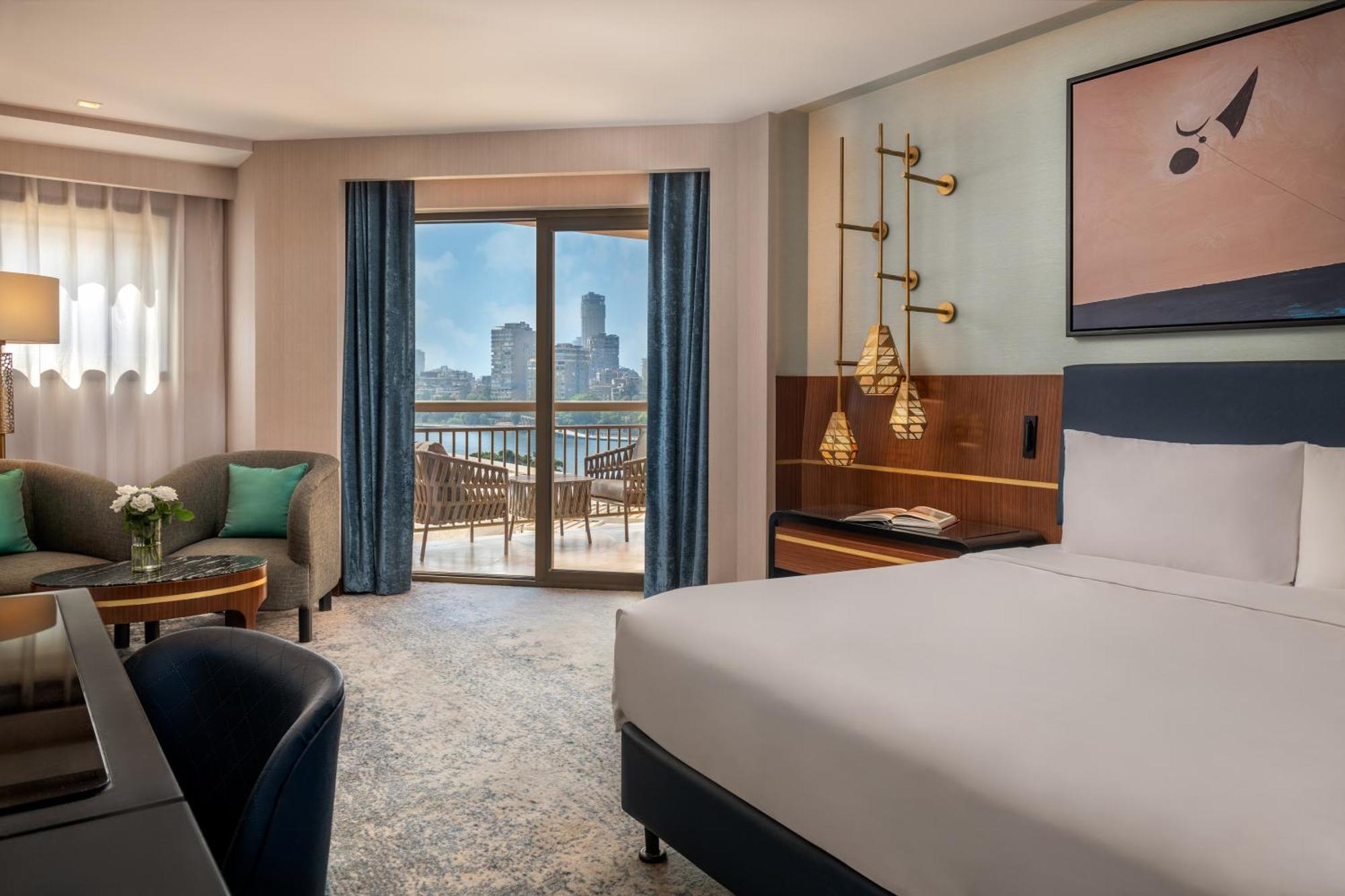 Hotel Sofitel Cairo Downtown Nile Exteriér fotografie A guest room at the hotel