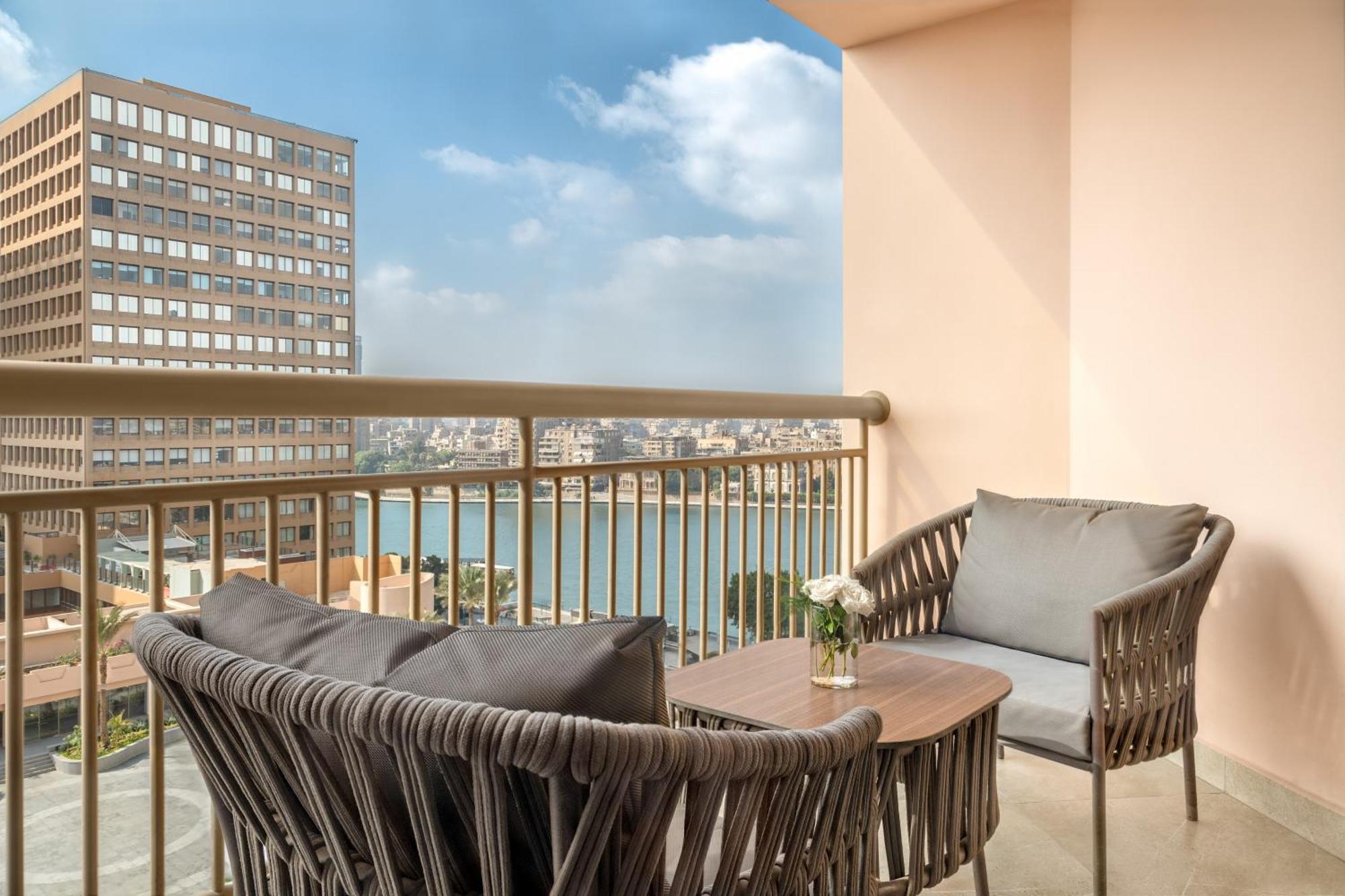 Hotel Sofitel Cairo Downtown Nile Exteriér fotografie Balcony