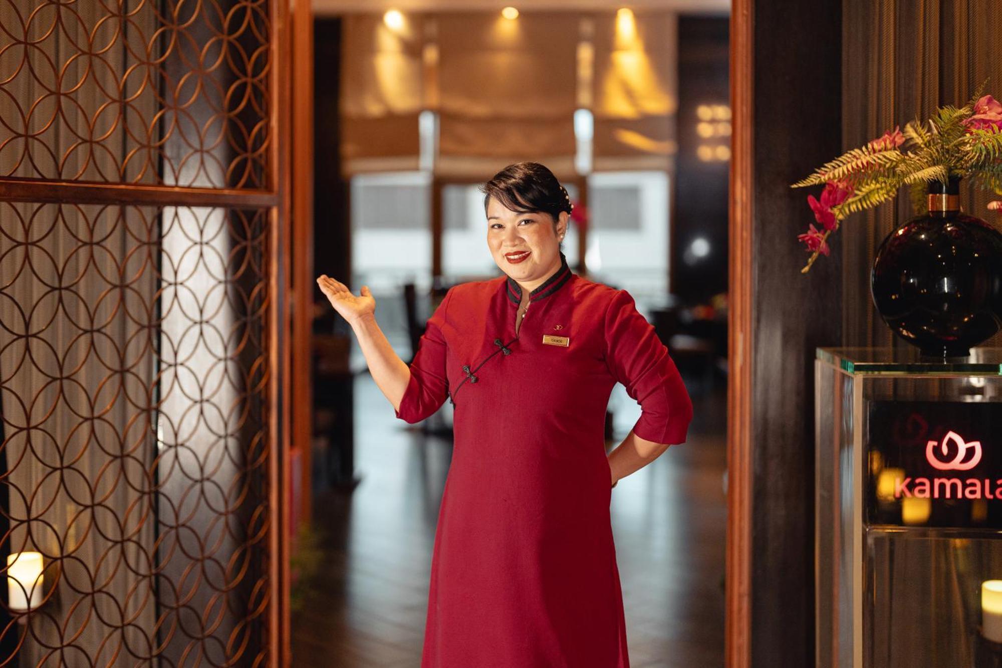 Hotel Sofitel Cairo Downtown Nile Exteriér fotografie A hotel hostess in Vietnam
